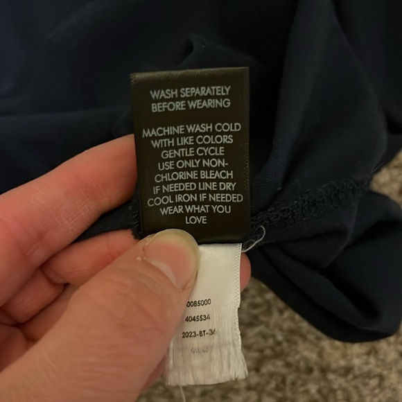 Torrid Women's Navy V-Neck Top size 1 - Picture 5 of 8